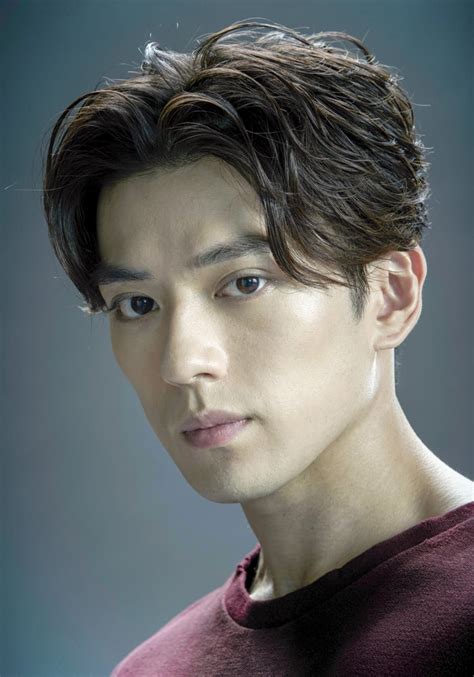Mackenyu : A biografia .